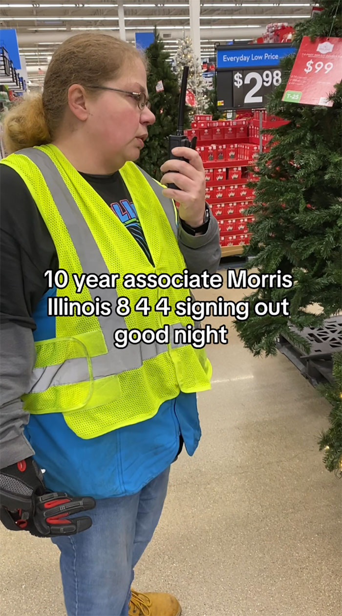 People Come Up With Hilarious Memes After Walmart Employee Quits Company, Speculate About New Job