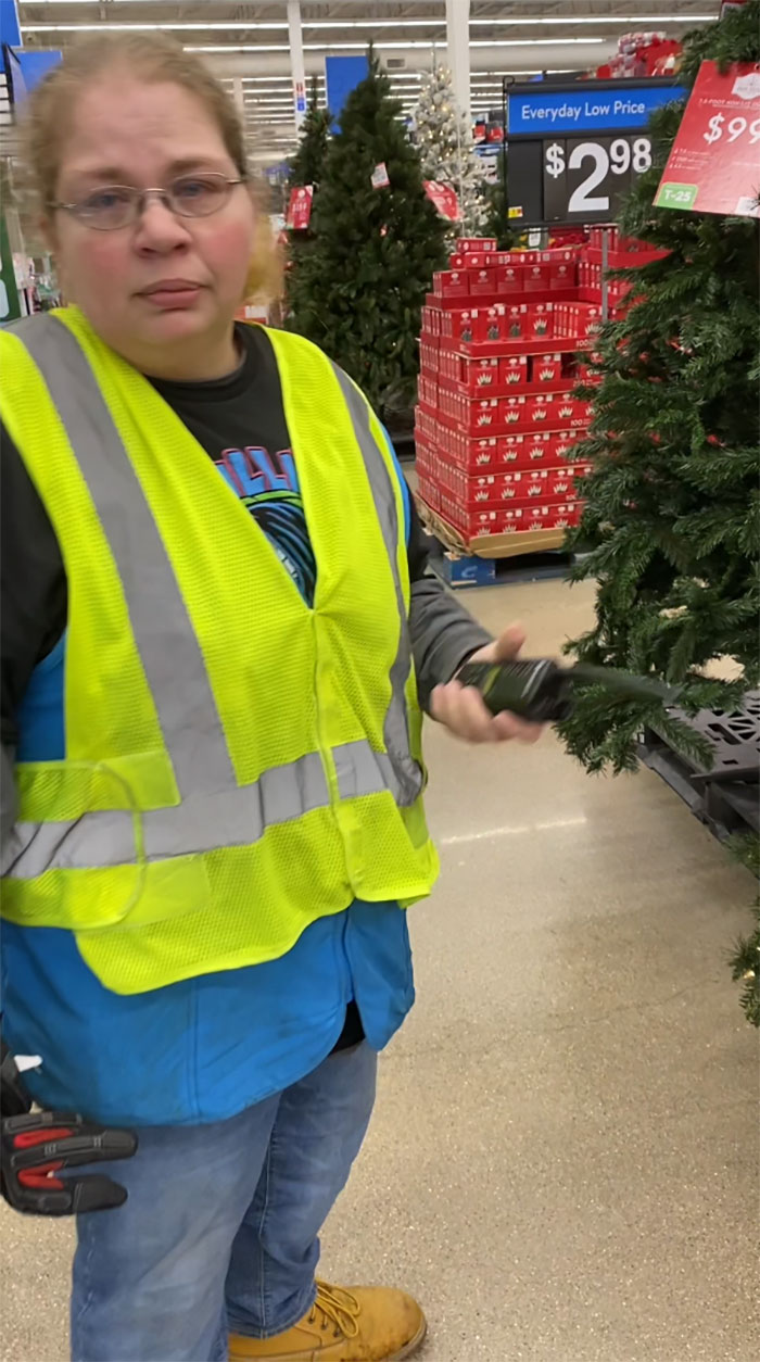 People Come Up With Hilarious Memes After Walmart Employee Quits Company, Speculate About New Job