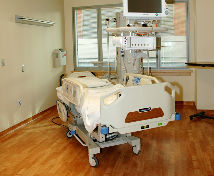 Someone Asked “What Happens In Hospitals That’s Hidden?”, And 30 HC Workers Delivered