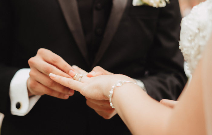 Woman Says She Can't Forgive Husband For Their Wedding Day, Even After 3 Months, Asks For Advice