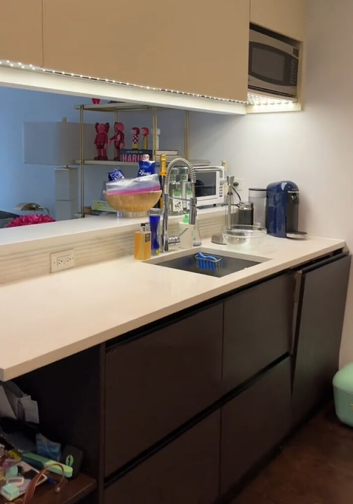 “Why We’re Moving”: Woman Shows How Tiny Her $7,000/Month Apartment Is In NYC “Why We’re Moving”: Woman Shows How Tiny Her $7,000/Month Apartment Is In NYC
