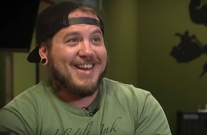 Army Veteran&rsquo;s Quick Reaction Saves Pregnant Woman From Criminal At Starbucks