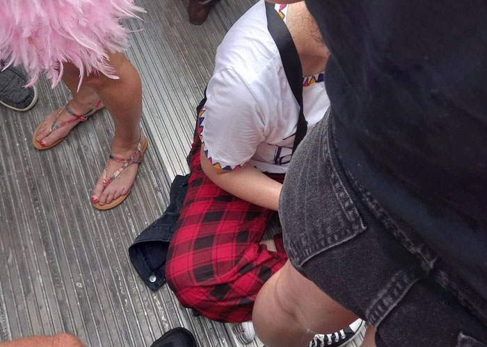 Fans Suffered From “Second-Degree Burns” At Taylor Swift’s Show Where Conditions Were “Inhumane” Fans Suffered From “Second-Degree Burns” At Taylor Swift’s Show Where Conditions Were “Inhumane”