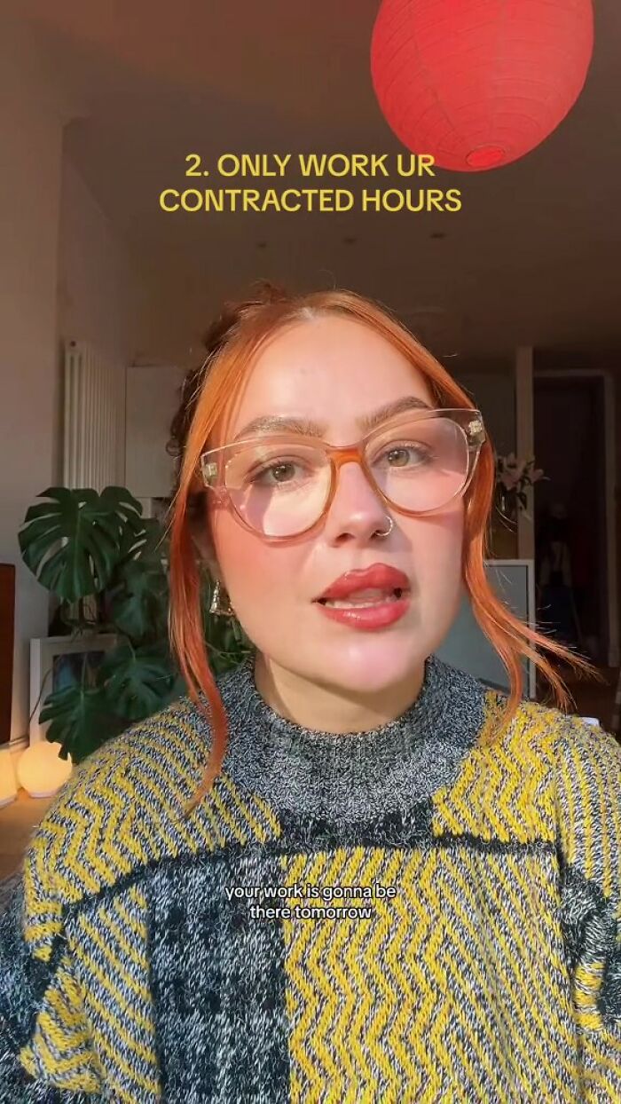 Woman Helps Folks By Sharing Tips On How To Survive The 9-To-5 Workday Woman Helps Folks By Sharing Tips On How To Survive The 9-To-5 Workday