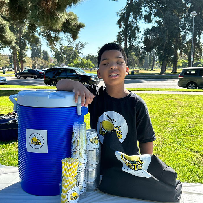 “Make Lemonade”: 9-Year-Old Boy Raises Money To See The World Before Completely Losing Eyesight “Make Lemonade”: 9-Year-Old Boy Raises Money To See The World Before Completely Losing Eyesight
