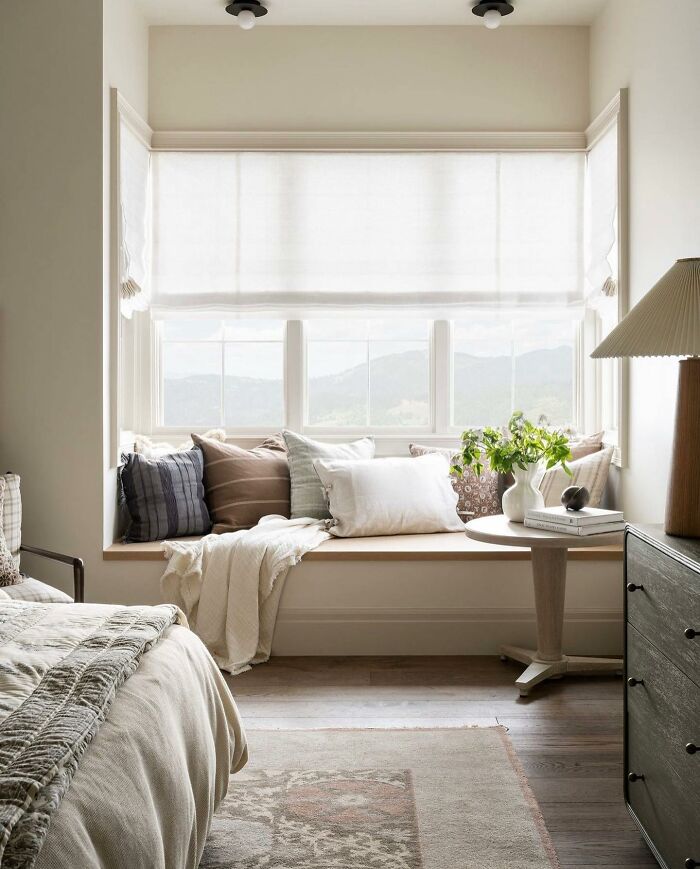 Cozy window nook in a bedroom 