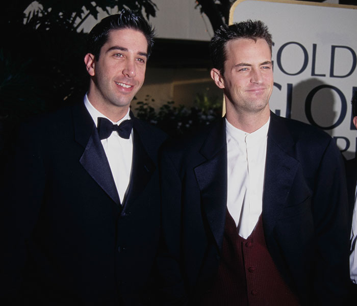 Lisa Kudrow Joins Friends Cast In Honoring Matthew Perry, Shares Anecdote From ‘Friends’ Pilot Lisa Kudrow Joins Friends Cast In Honoring Matthew Perry, Shares Anecdote From ‘Friends’ Pilot