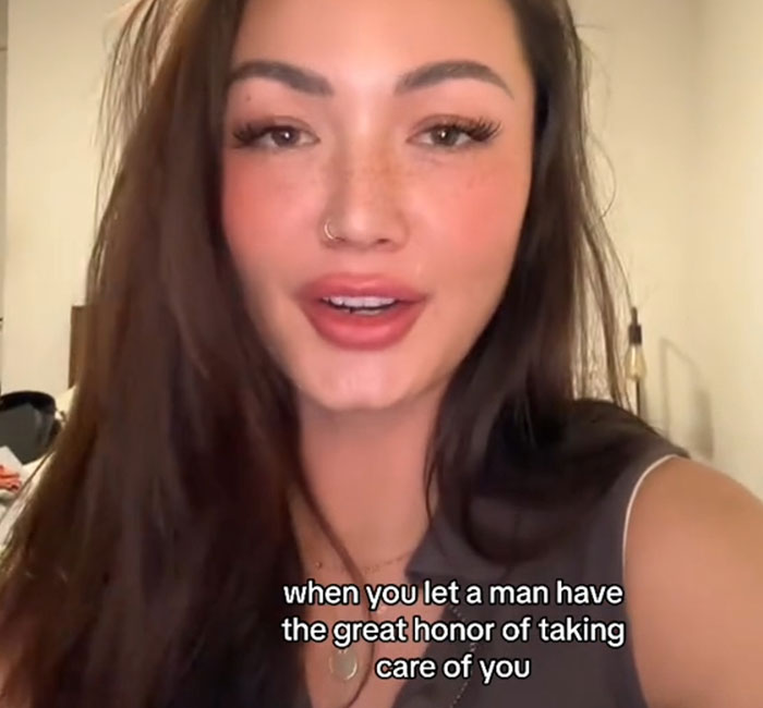 Woman Uses One Savage Line Whenever Men Want To Split The Bill On Dates Woman Uses One Savage Line Whenever Men Want To Split The Bill On Dates