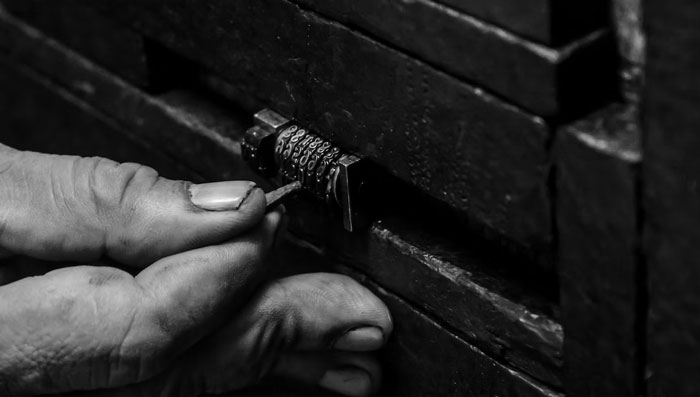 “What Is Suspicious To Own But Not Illegal?”: 30 People Share What Makes Them Feel Criminal