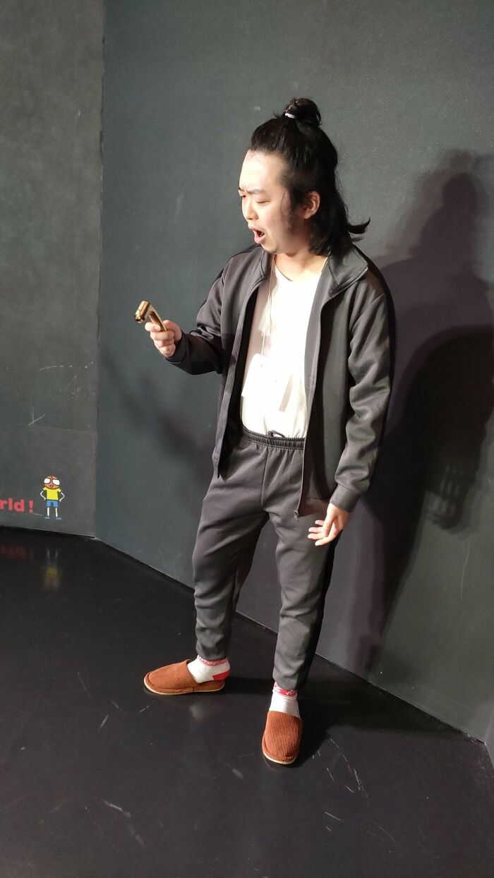 A Person Who Couldn't Get Out Of The Bathroom Because The Doorknob Came Off 