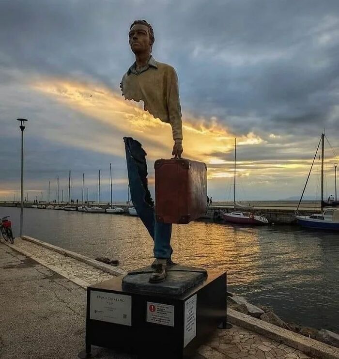 Decisive Moments Magazine Continues To Showcase Fascinating Moments Captured By Street Photographers (50 New Pics)