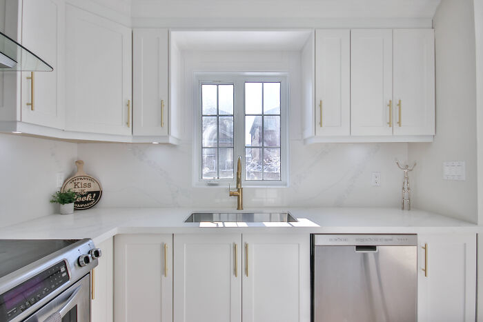 All-White Kitchen Cabinets Design