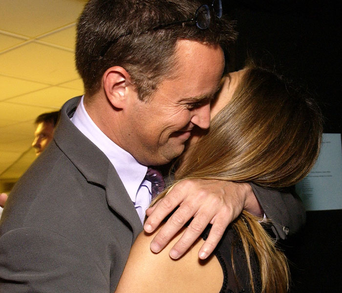 Lisa Kudrow Joins Friends Cast In Honoring Matthew Perry, Shares Anecdote From ‘Friends’ Pilot Lisa Kudrow Joins Friends Cast In Honoring Matthew Perry, Shares Anecdote From ‘Friends’ Pilot