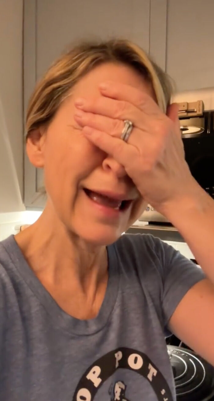 Faith In Humanity Restored As Woman Goes Extra Mile To Fix Her Accidental 1-Star Rating