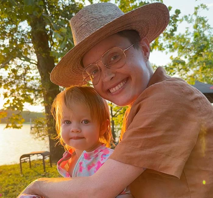 Mom, 38, Writes Last Message To Friends And Family Announcing Her Own Death On Instagram Mom, 38, Writes Last Message To Friends And Family Announcing Her Own Death On Instagram