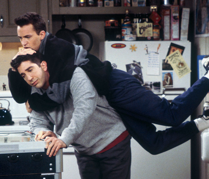 Lisa Kudrow Joins Friends Cast In Honoring Matthew Perry, Shares Anecdote From ‘Friends’ Pilot Lisa Kudrow Joins Friends Cast In Honoring Matthew Perry, Shares Anecdote From ‘Friends’ Pilot