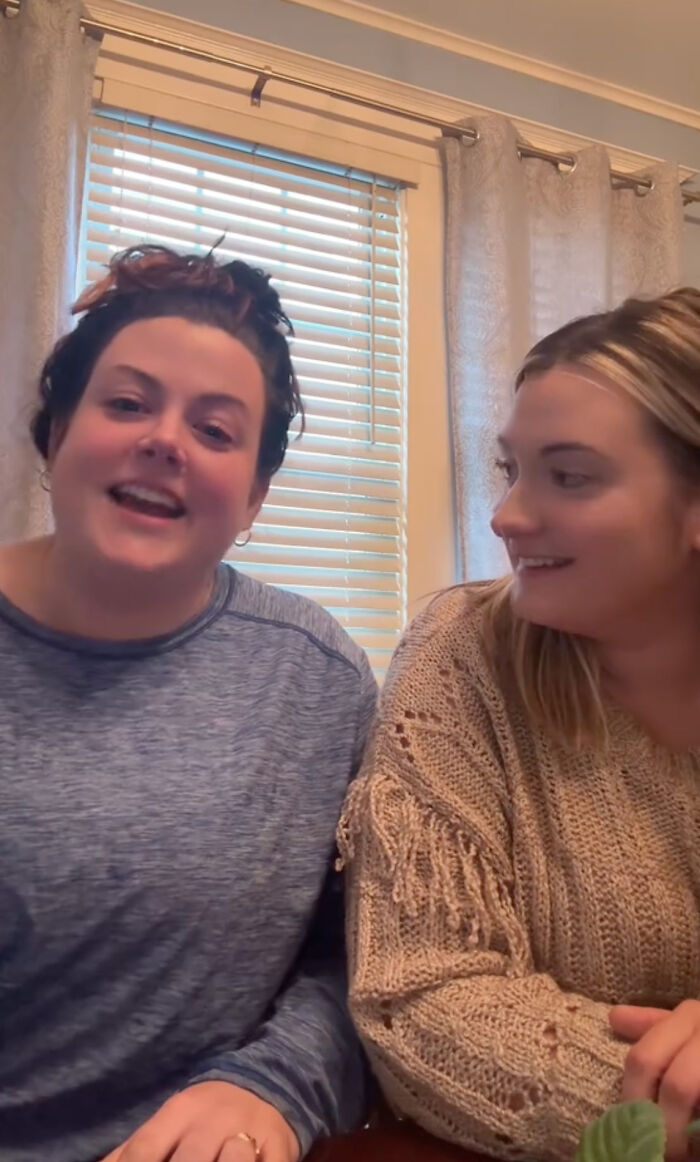 Sisters&rsquo; Hilarious Confessions To Late Mom Win The Internet
