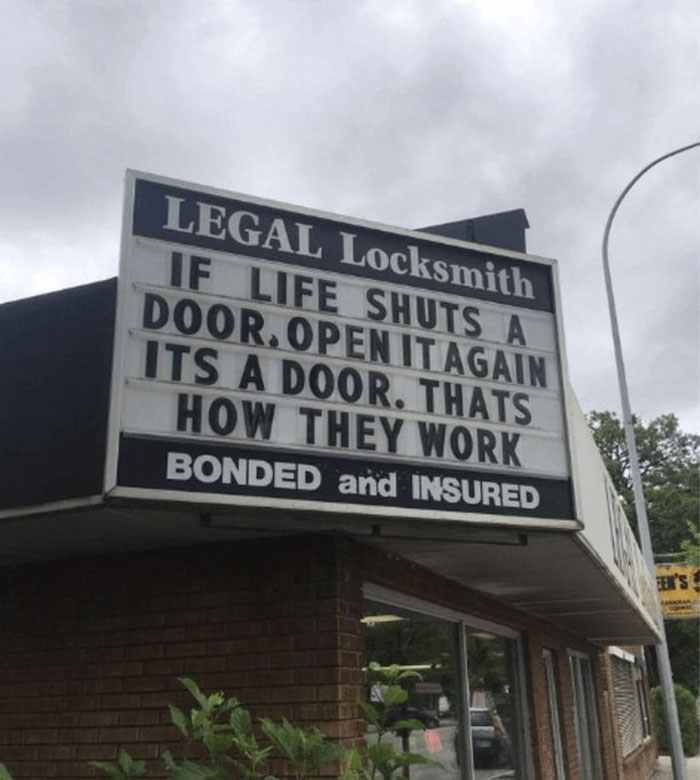 Si la vida cierra una puerta, ábrela otra vez. Es una puerta, así es como funcionan