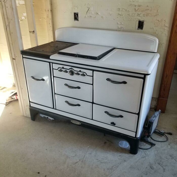 Just Inherited This Stunning Norge Gas Stove. What Do I Need To Know Before Trying To Install It?