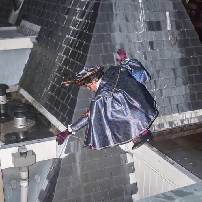 30 Funny Accidental Images That Were Taken At The Right Time And Place By This Street Photographer