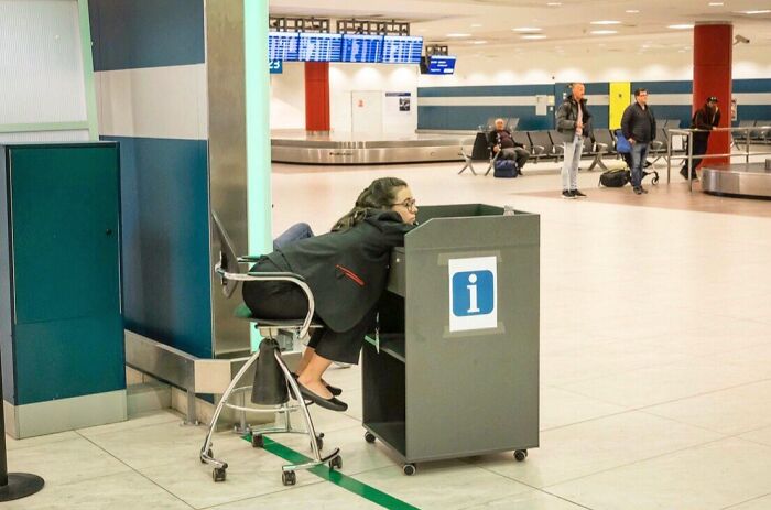 30 Funny Accidental Images That Were Taken At The Right Time And Place By This Street Photographer