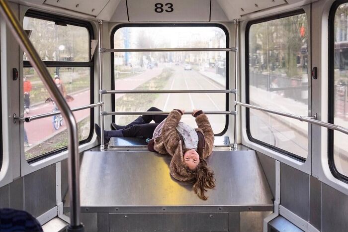 30 Funny Accidental Images That Were Taken At The Right Time And Place By This Street Photographer