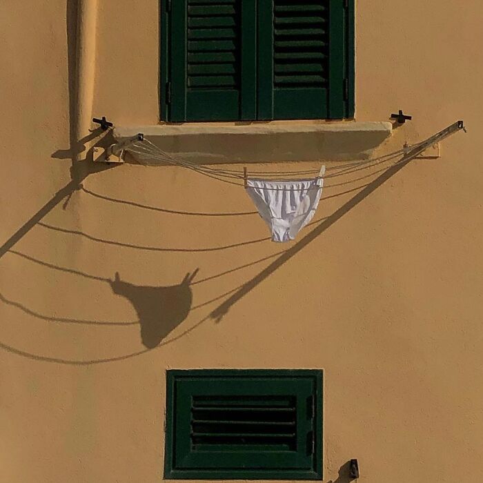 30 Funny Accidental Images That Were Taken At The Right Time And Place By This Street Photographer