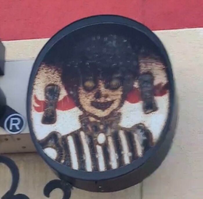 Light Blew Out On A Canadian Wendy’s Sign