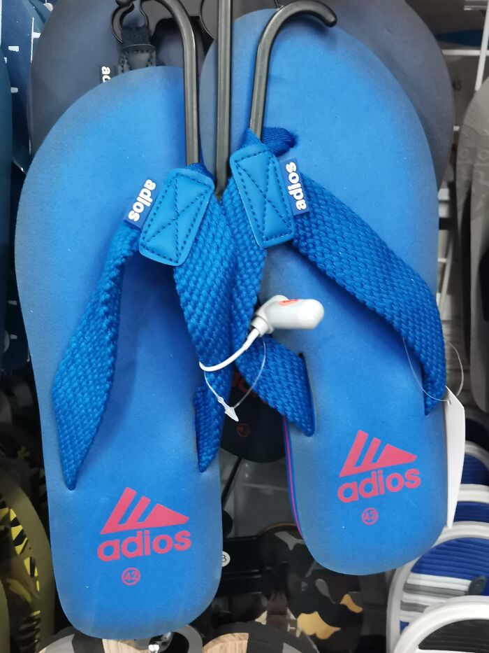 Quería comprarme unas chanclas de marca, pero...