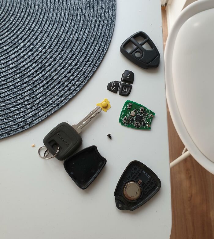 Guess Who Forgot Car Keys In The Jeans' Pocket... On A Laundry Day