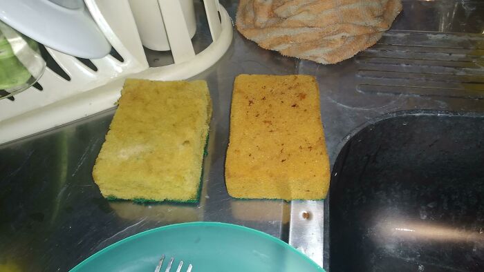 Im Was At An Airbnb With This Extremely Dirty Sponge (Left). We Asked The Owner A Clearer One And She Gave Us This(Right)