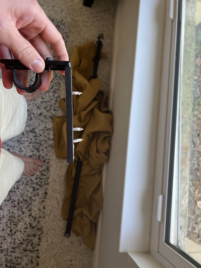 Curtain Rod At Airbnb Came Crashing Down On My Fiancés Head… It Was Held Up By These Tiny Screws In Just The Drywall