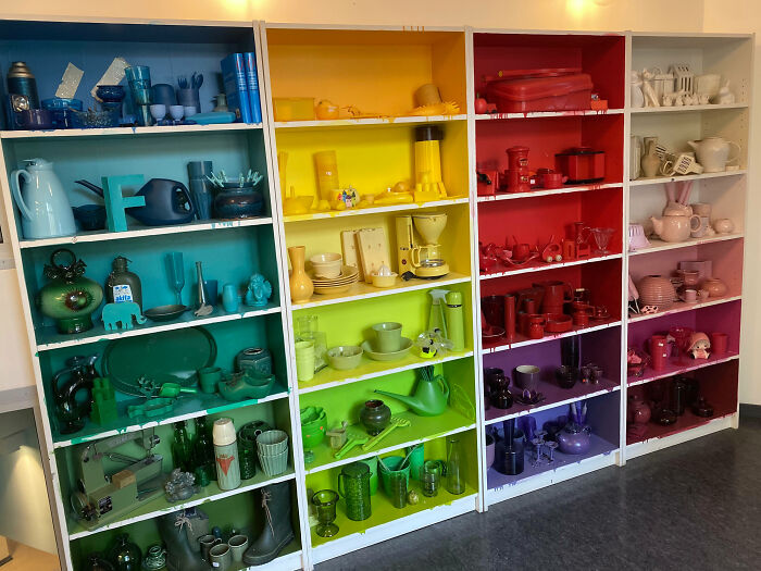 Oddly Satisfyingly Sorted Shelves