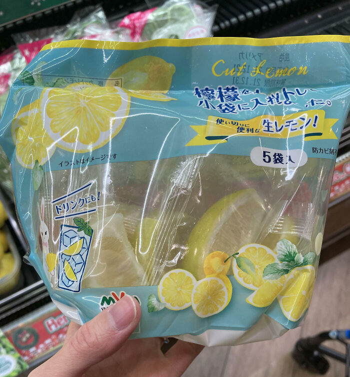 Packaging fail showing clear plastic bag with lemon slices inside, illustrating a facepalm-worthy packaging fail example.