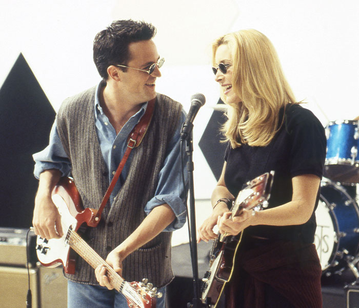 Lisa Kudrow Joins Friends Cast In Honoring Matthew Perry, Shares Anecdote From ‘Friends’ Pilot Lisa Kudrow Joins Friends Cast In Honoring Matthew Perry, Shares Anecdote From ‘Friends’ Pilot