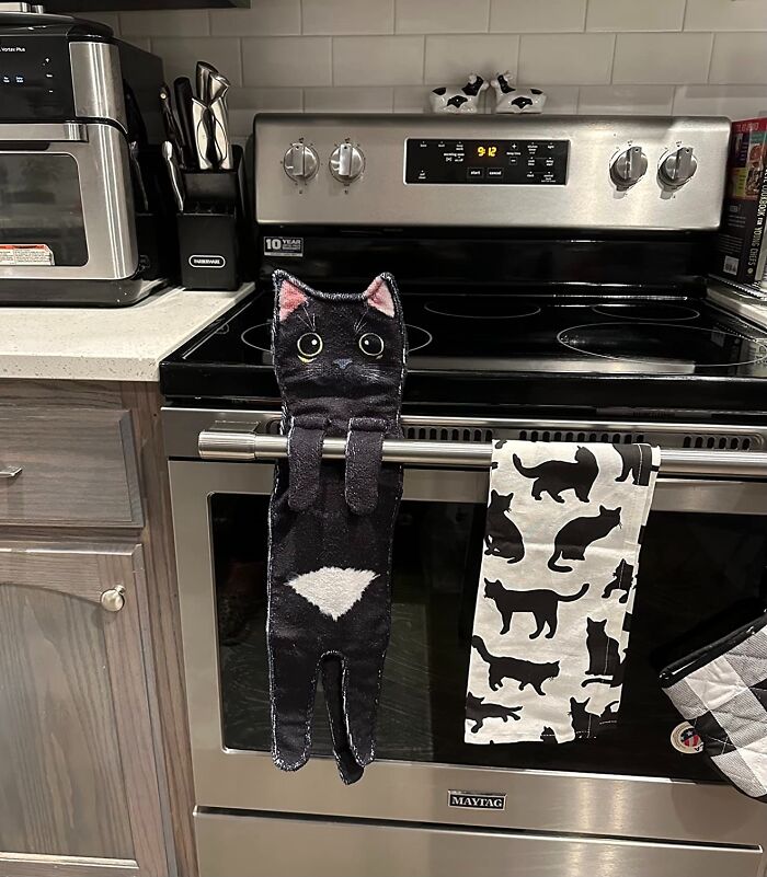 Bring Fun And Feline Elegance To Your Comfort Zone With Decorative Cat Hanging Towel - Here Kitty, Kitty, Your Decor Never Looked So Pretty