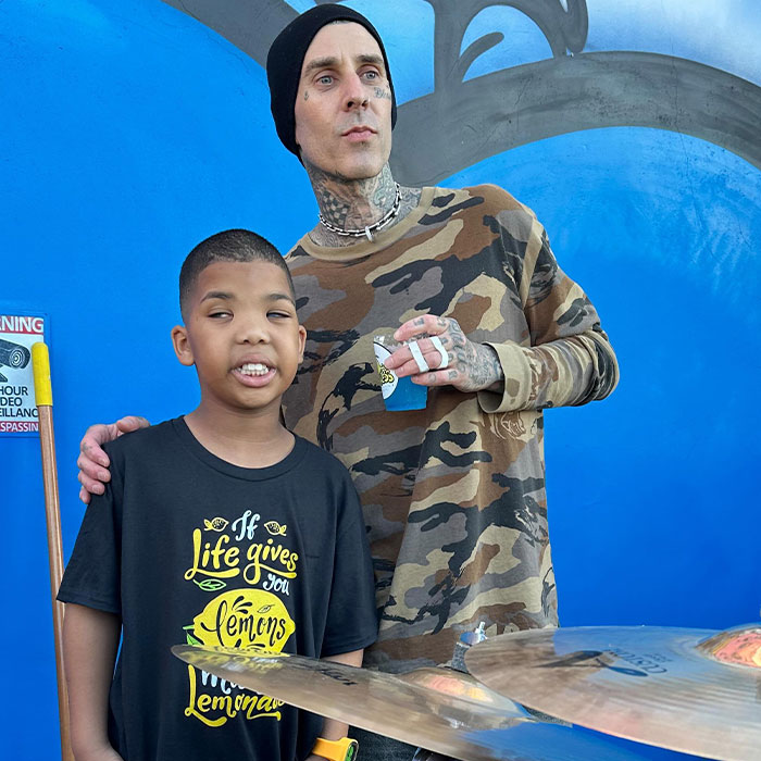 “Make Lemonade”: 9-Year-Old Boy Raises Money To See The World Before Completely Losing Eyesight “Make Lemonade”: 9-Year-Old Boy Raises Money To See The World Before Completely Losing Eyesight