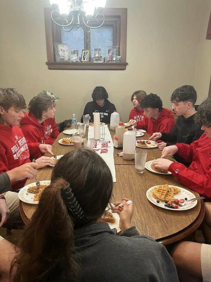 Teenagers Continue Tradition Of Breakfasts With Grandma After Their Friend Passes Away