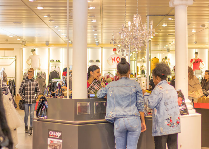 People Unveil The Sad Truth On How Working In Retail Has Changed Since The &rsquo;80s And &rsquo;90s