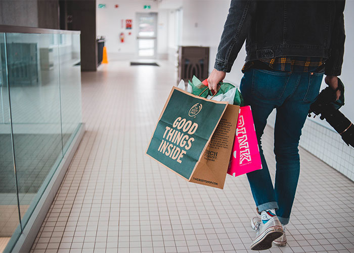 People Unveil The Sad Truth On How Working In Retail Has Changed Since The &rsquo;80s And &rsquo;90s