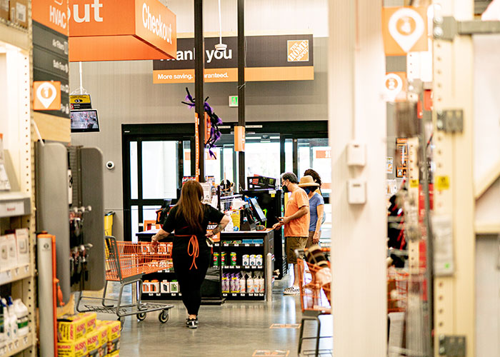 People Unveil The Sad Truth On How Working In Retail Has Changed Since The &rsquo;80s And &rsquo;90s