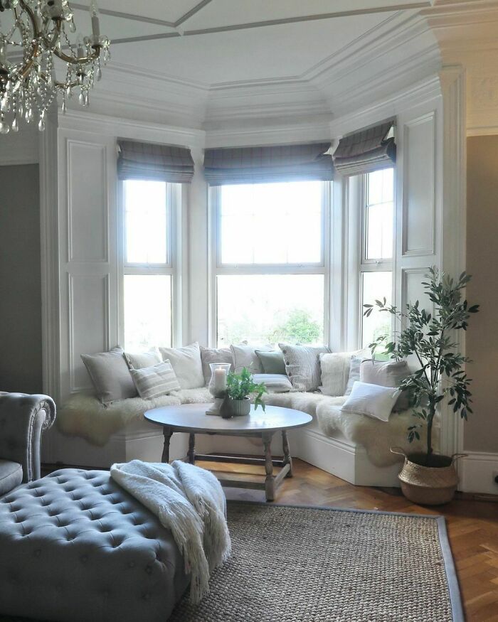 Spacious and bright window nook 