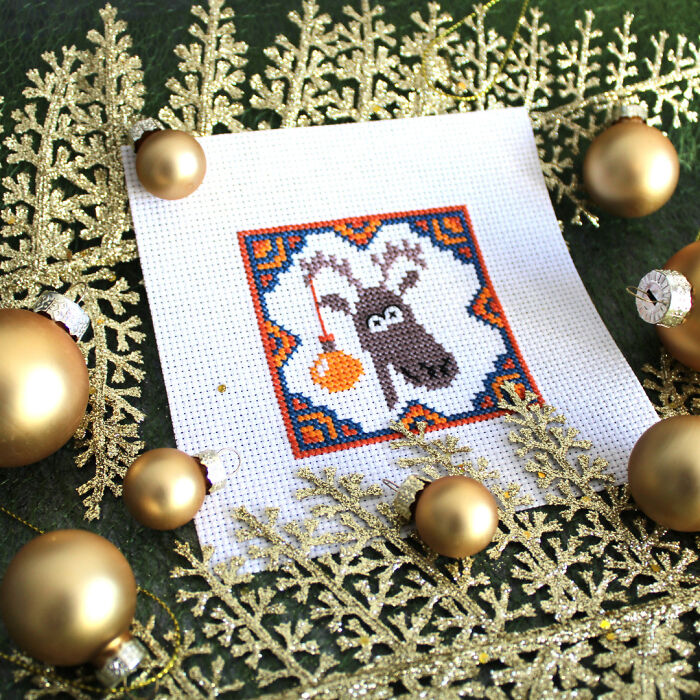Christmas Miniatures: Simple And Easy Cross-Stitch Patterns (7 Pics)