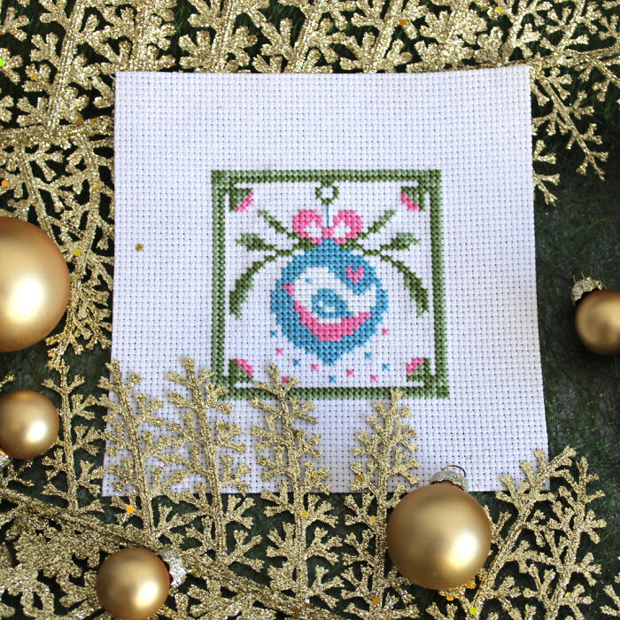 Christmas Miniatures: Simple And Easy Cross-Stitch Patterns (7 Pics)