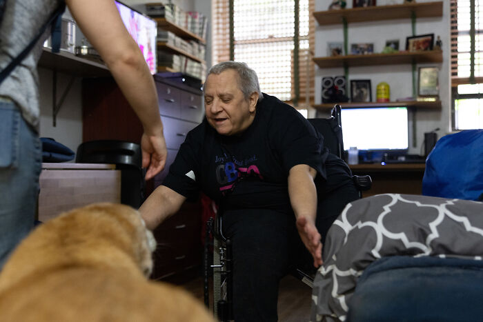 Volunteers Of Paws NY Help These People To Take Care Of Their Pets So That They Won&rsquo;t Get Separated