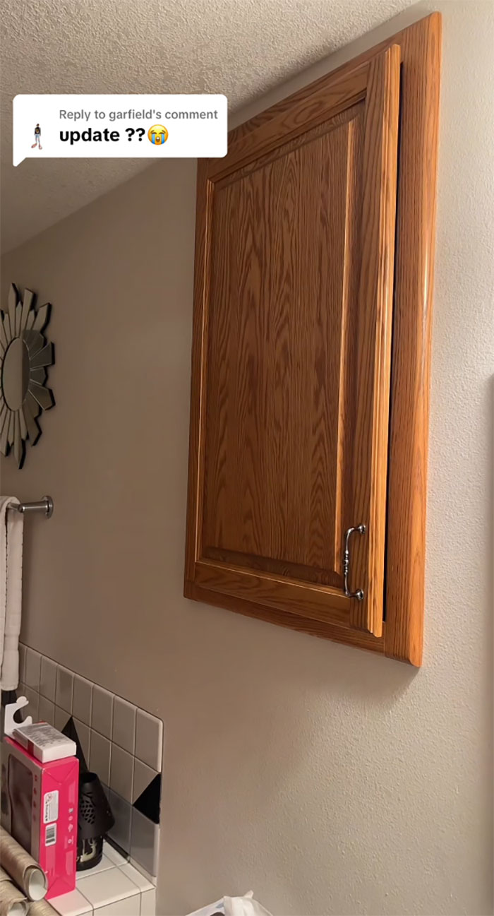 People Urge Woman To Call The Police Upon Discovering Secret Room Painted With Kids&rsquo; Handprints