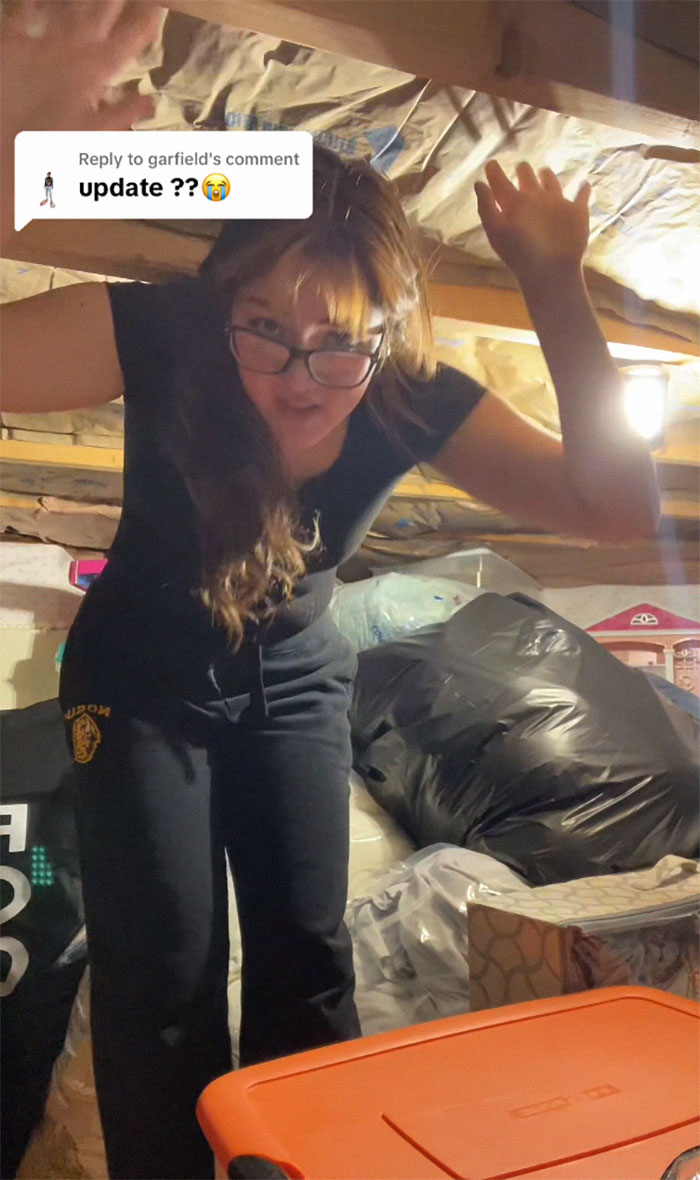 People Urge Woman To Call The Police Upon Discovering Secret Room Painted With Kids&rsquo; Handprints