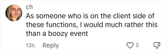 &ldquo;This Is How Sales Work&rdquo;: People Praise Woman Who Takes Clients To The Nail Salon For Business