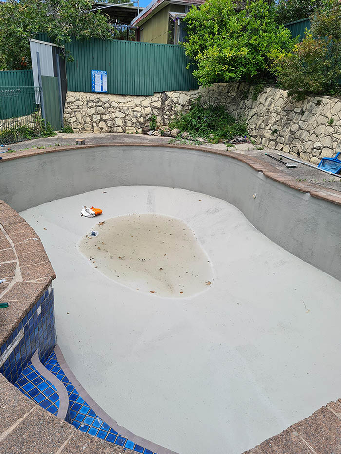 Person Wreaks Petty Revenge On Neighbor Who Kept Complaining About Their Pool By Painting It Green Person Wreaks Petty Revenge On Neighbor Who Kept Complaining About Their Pool By Painting It Green