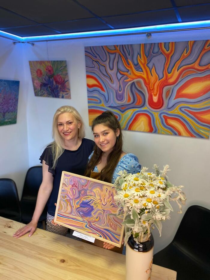 Here's What Artists Paint In The Front-Line Zone